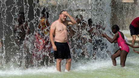 How the heatwave crippled Europe (PHOTOS, VIDEOS)
