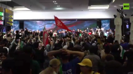 Iranian team welcomed as heroes on return from World Cup (VIDEO)