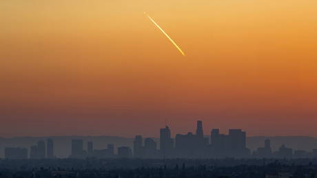 SpaceX shares sink below IPO price