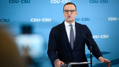 Gay top MP resigns over surrogacy controversy