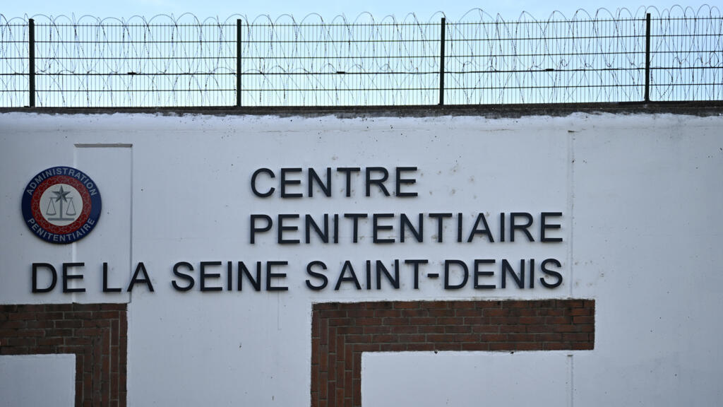 Heatwave makes conditions 'inhumane', say inmates at overcrowded Paris suburb prison