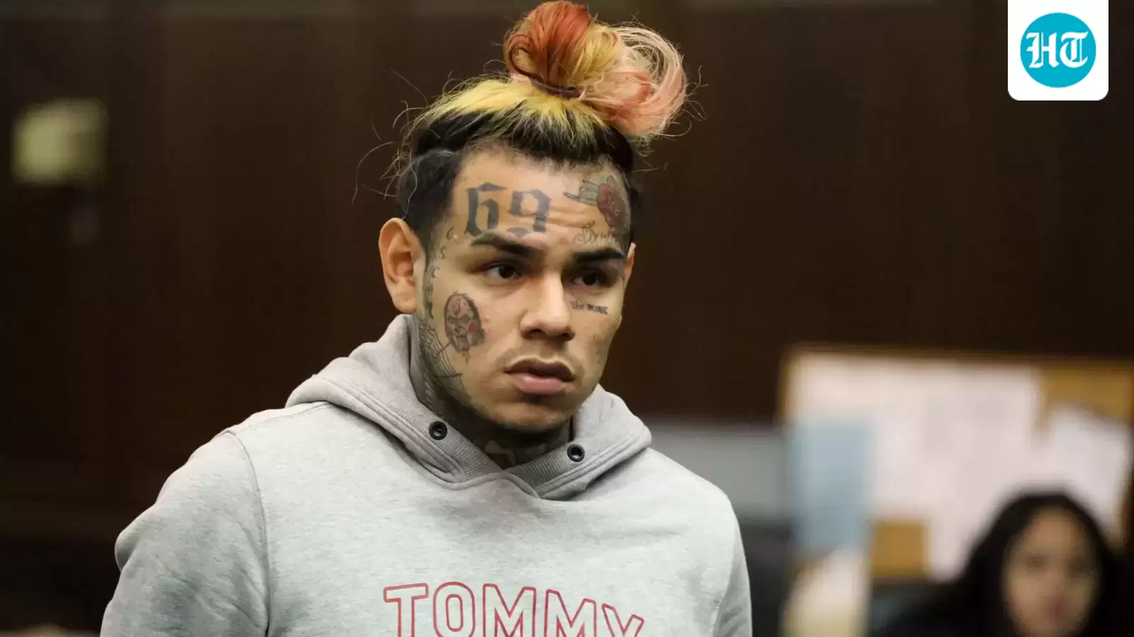 6ix9ine drives to Offset shooting scene and says 'Lol, I'm clout chasing right now'
