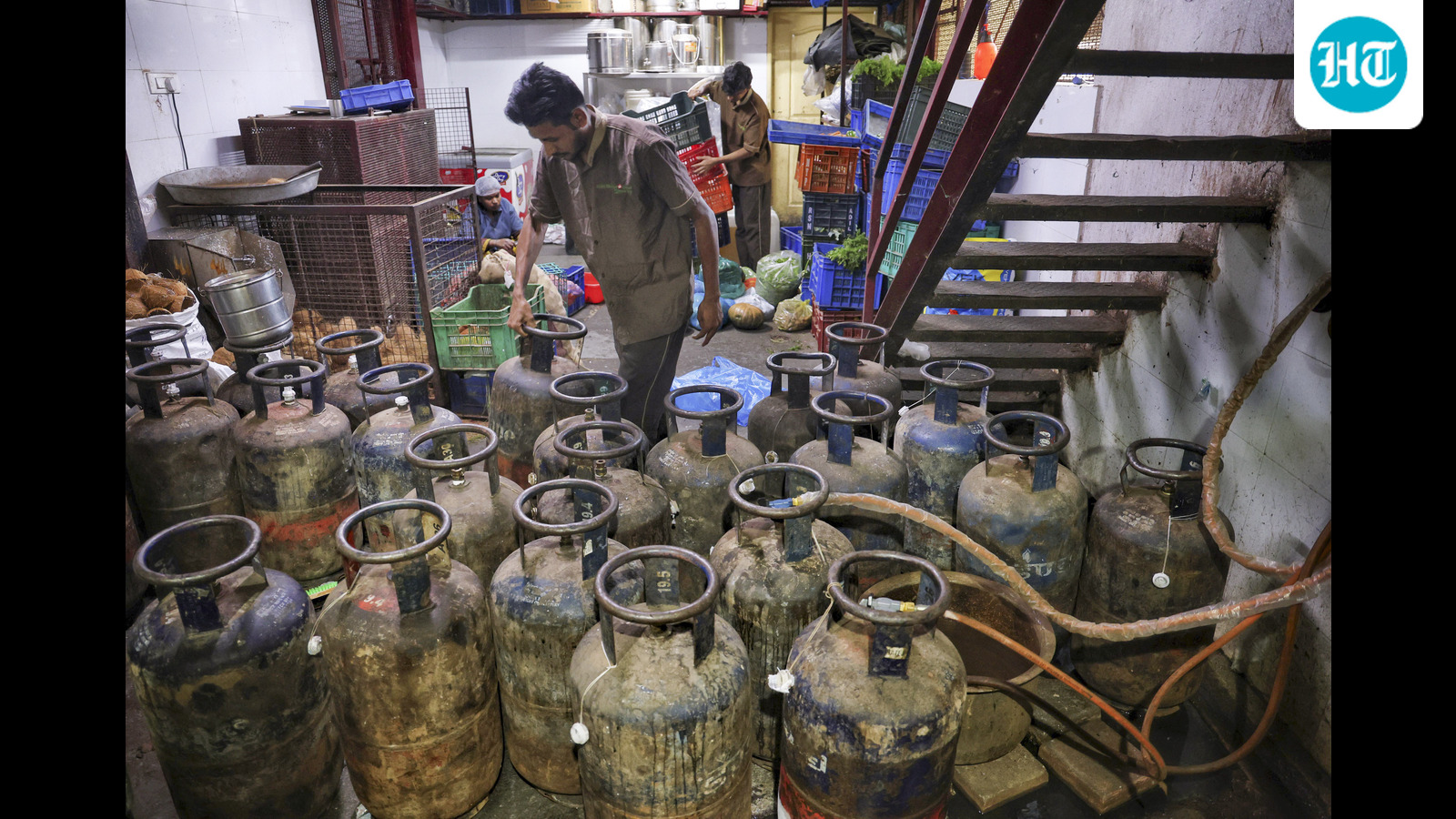 Restaurants across B’luru cut operations over LPG shortage