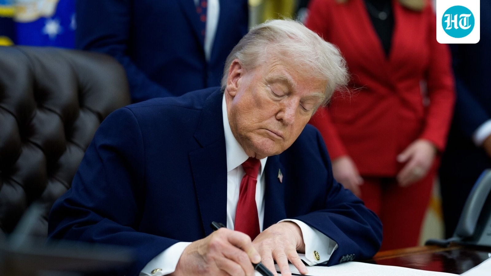 Trump signs order to impose tariffs on countries selling oil to Cuba