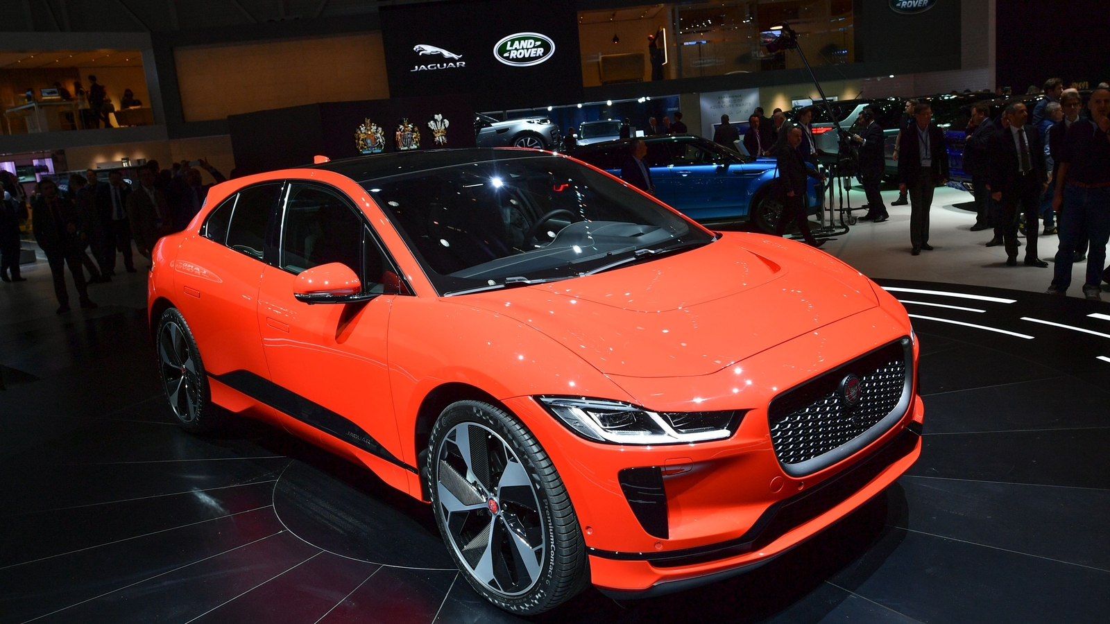 Major British carmaker to ‘pause’ all US shipments over Trump tariffs; here's what happens next