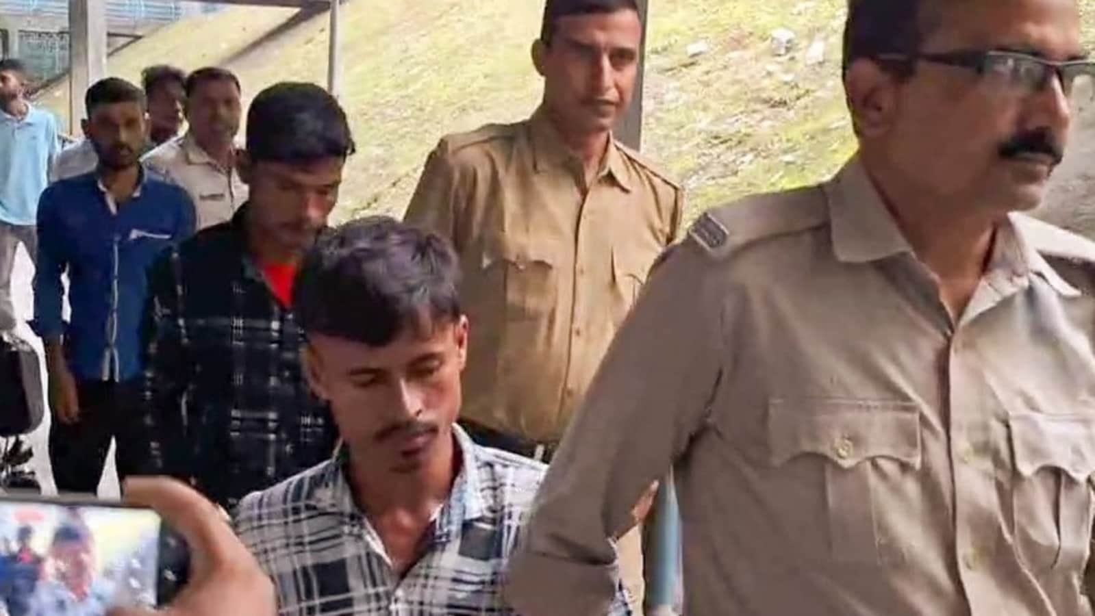 Who are the suspects in the Durgapur medical college gangrape case?