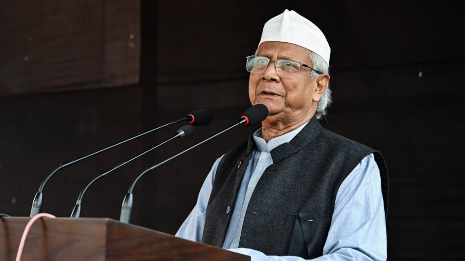 Protests outside Muhammad Yunus' Dhaka residence over pay hike, 15 injured