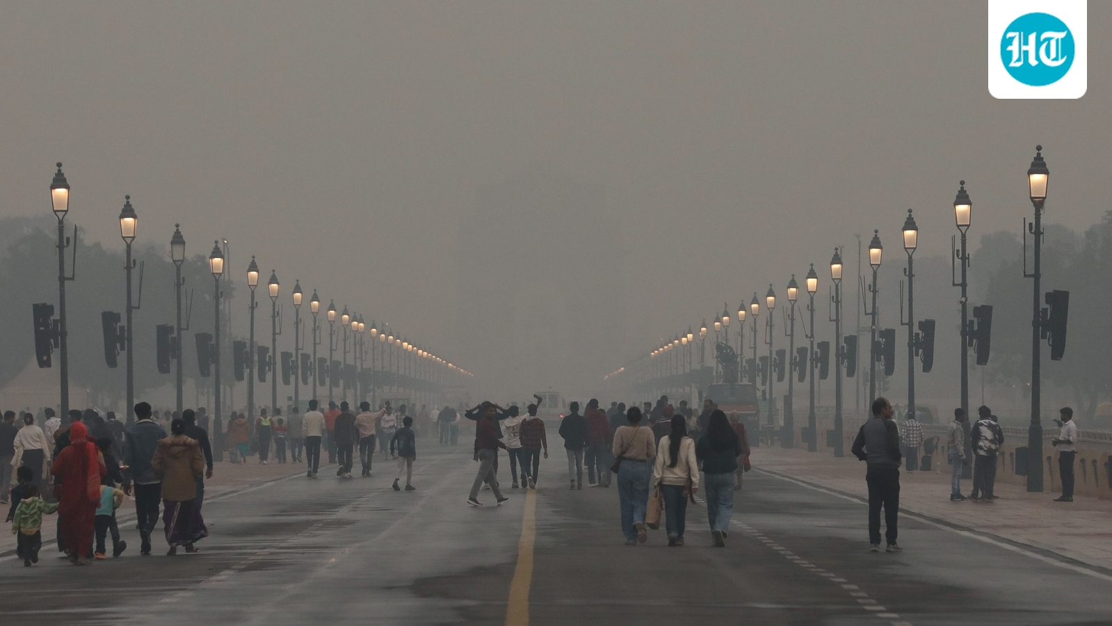 Delhi's double whammy: AQI crosses grim 400-mark, cold wave triggers orange alert