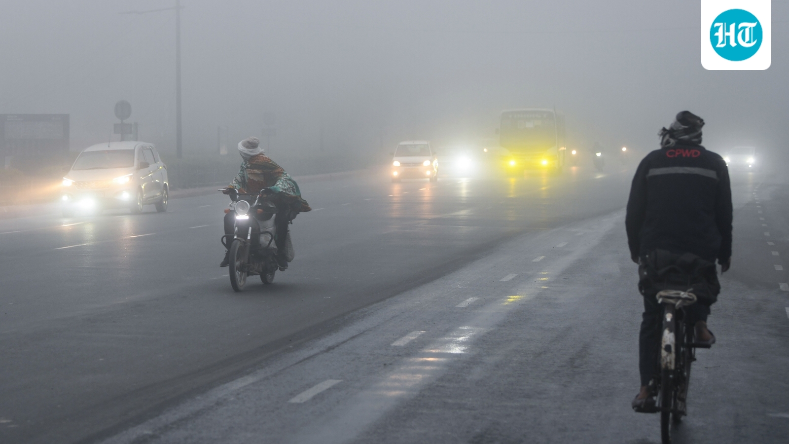 Delhi records coldest night in 3 years at 2.9°C; dense fog blankets city