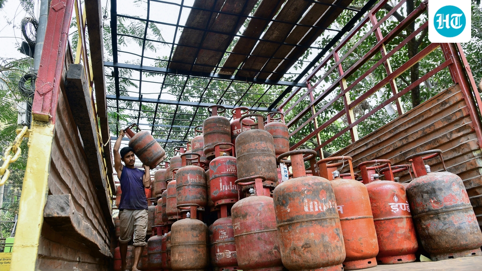 Gautam Buddha Nagar: Major public welfare event to provide essential facilities to workers on May 1