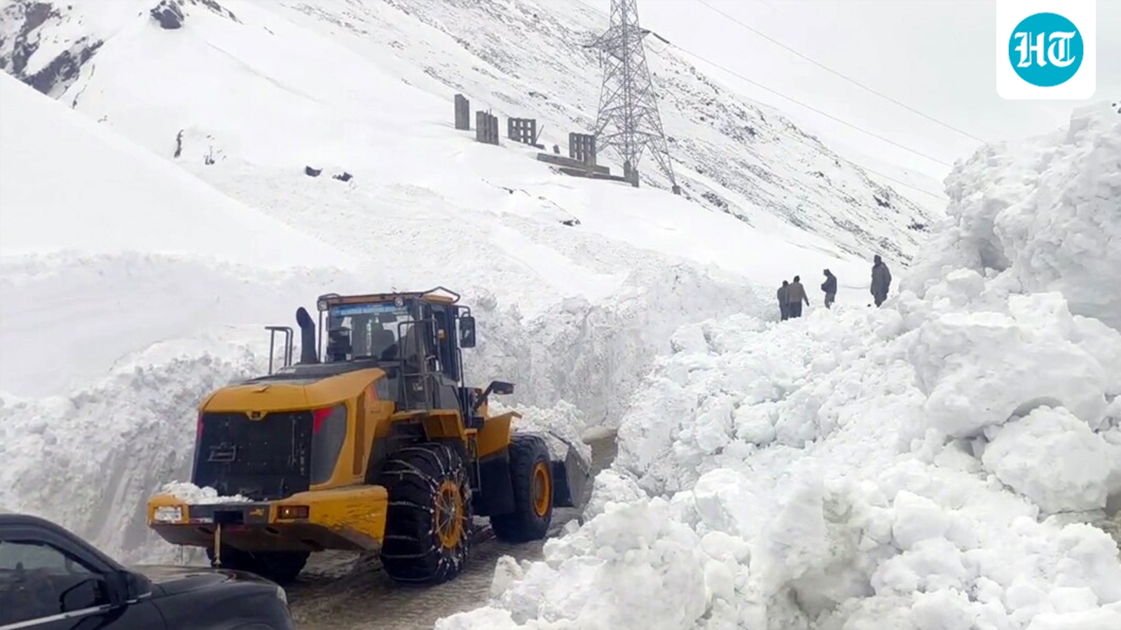 Five killed in massive avalanche at Zoji La in Ladakh; Srinagar-Leh highway blocked