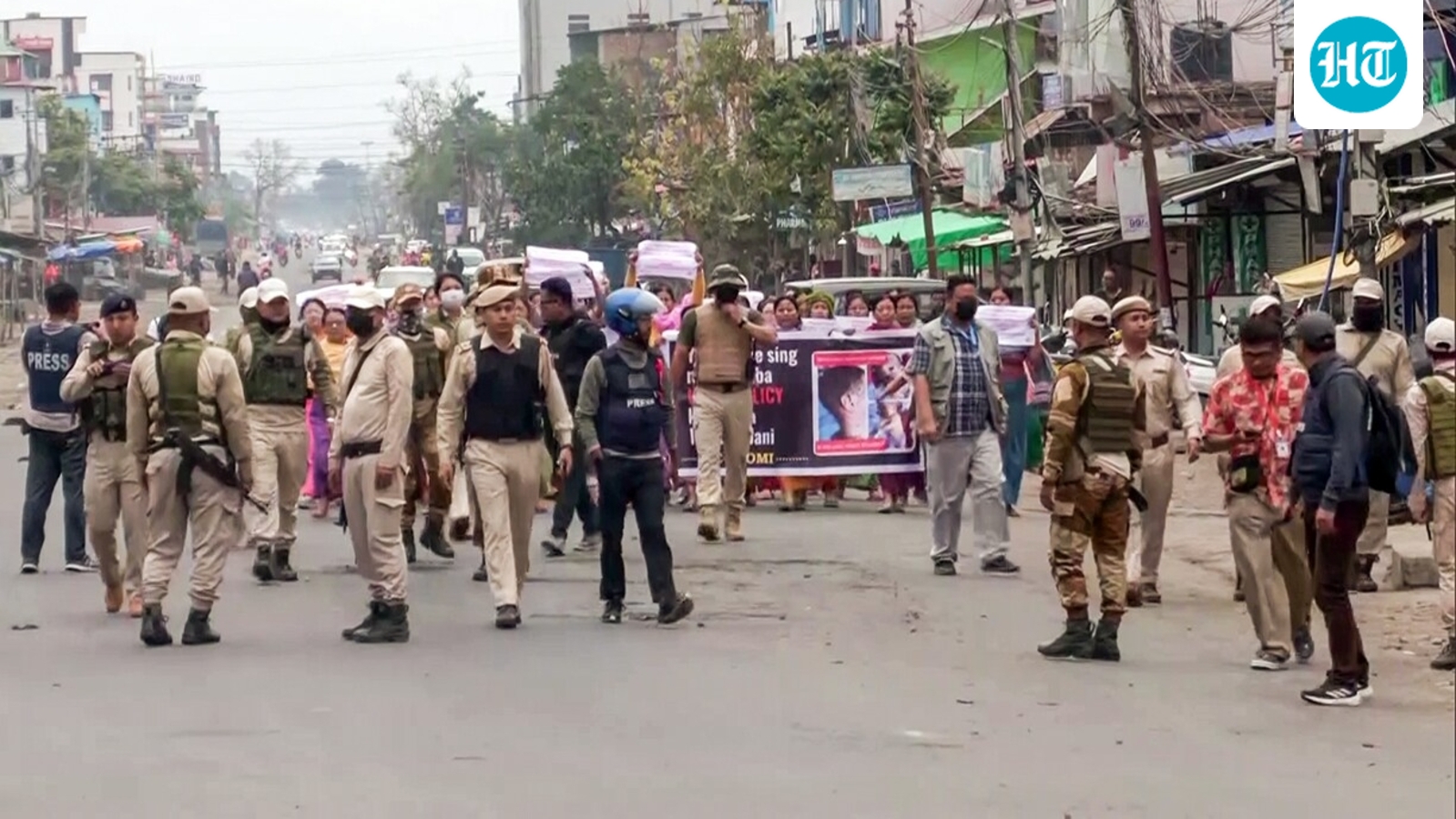 21 injured in fresh clashes in Manipur's Bhishnupur, two vehicles set ablaze