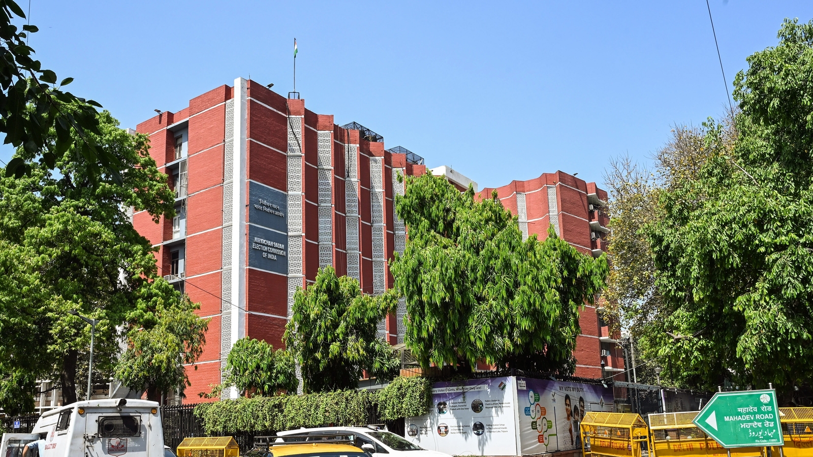 Election Commission seizures in Tamil Nadu, Bengal cross  ₹1,000 crores ahead of assembly polls