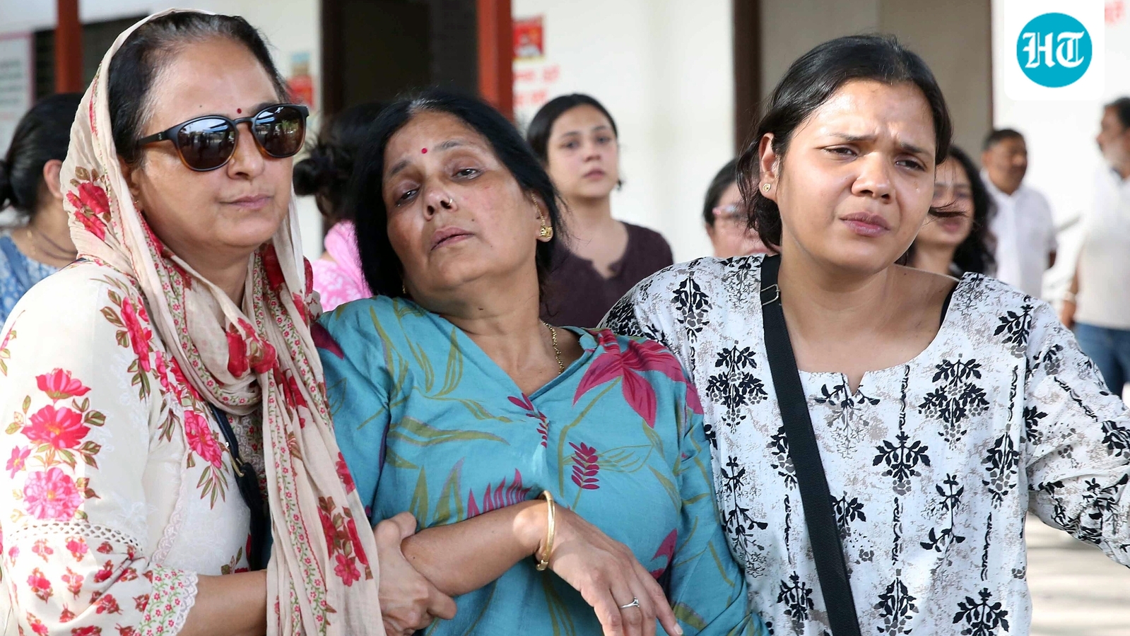Twisha Sharma's mother breaks down as family performs her last rites in Bhopal