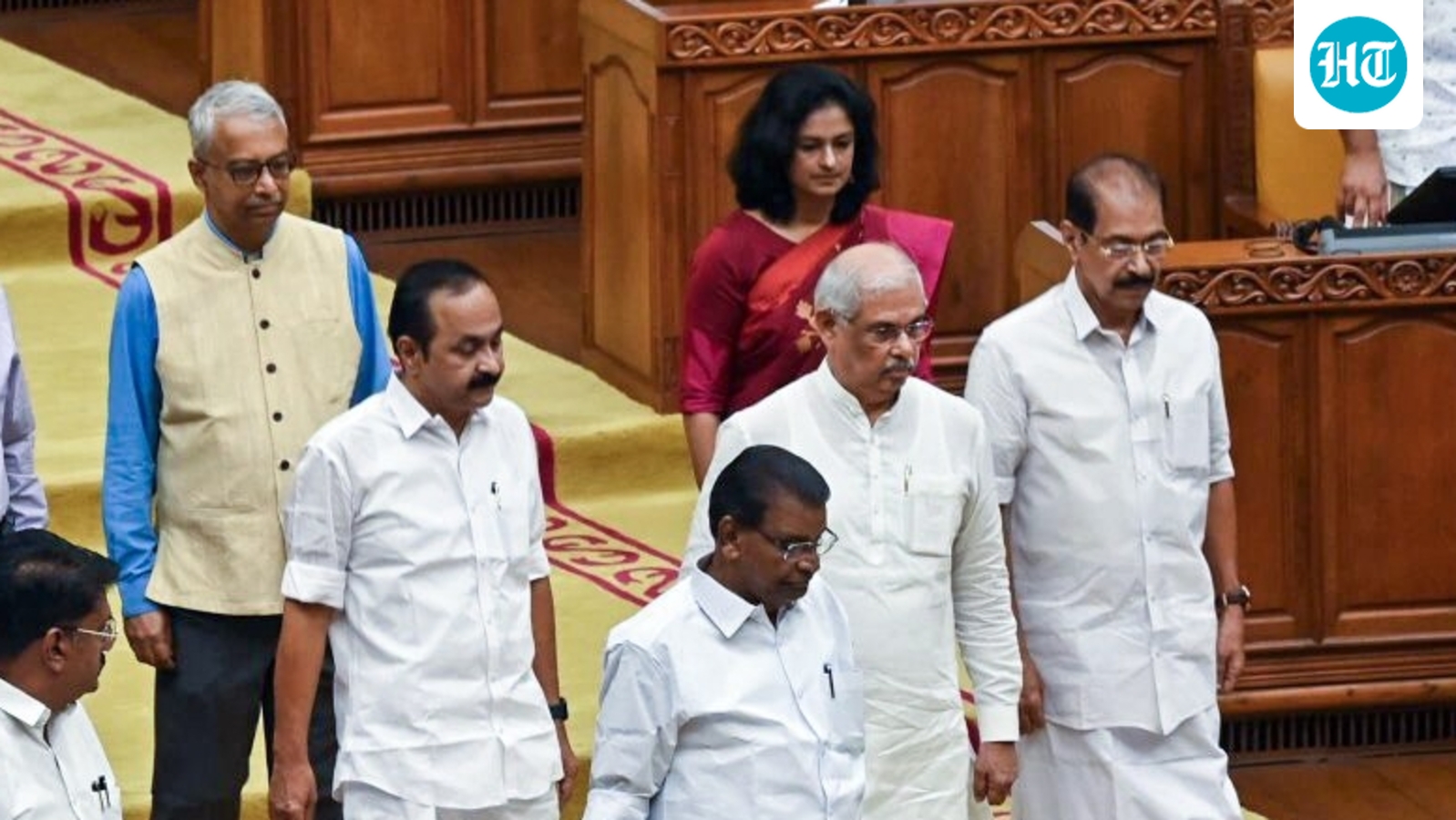 Kerala Governor slams partial recital of Vande Mataram; CM says full rendition not mandatory