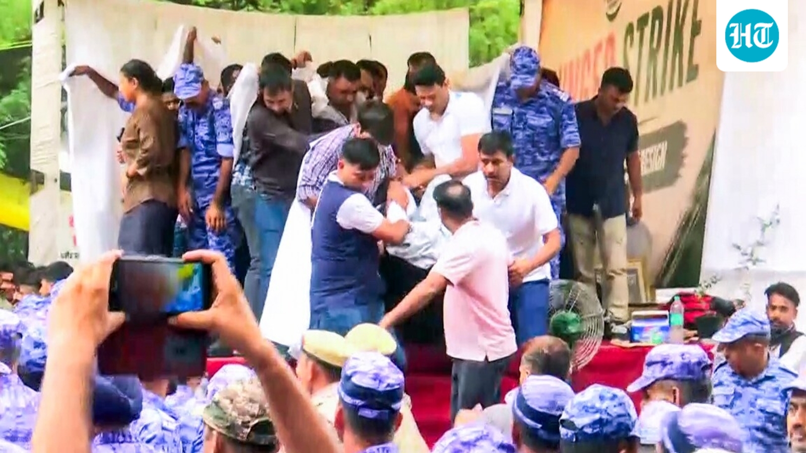 White sheets, plainclothes cops: How Delhi Police ‘removed’ Sonam Wangchuk amid sea of protesters