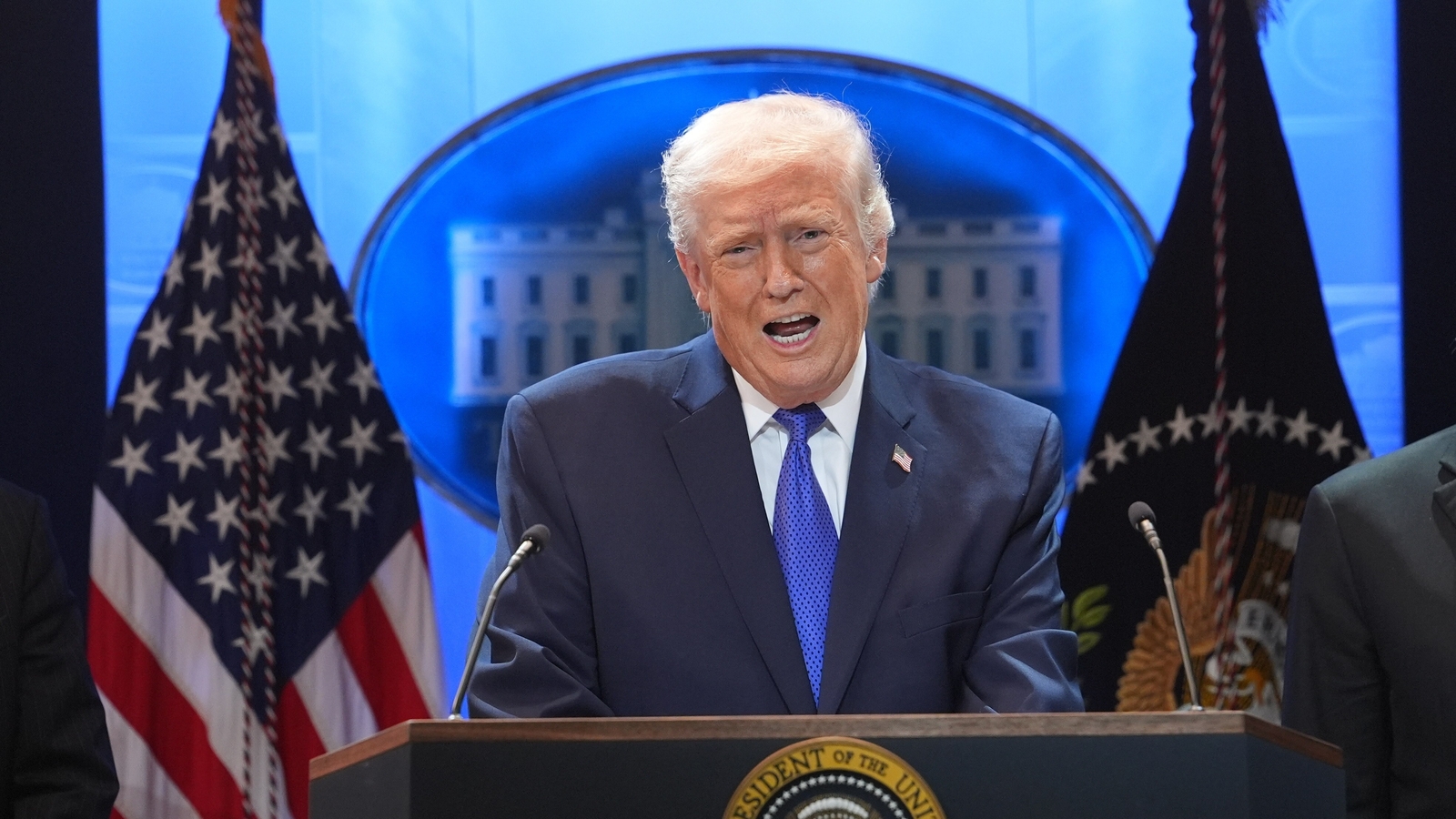 White House area under lockdown after alarming crash, Secret Service arrests driver