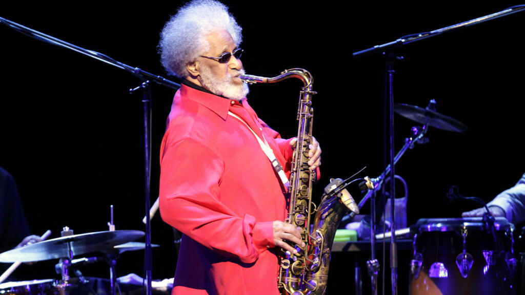 Saxophone 'colossus' Sonny Rollins dies at 95