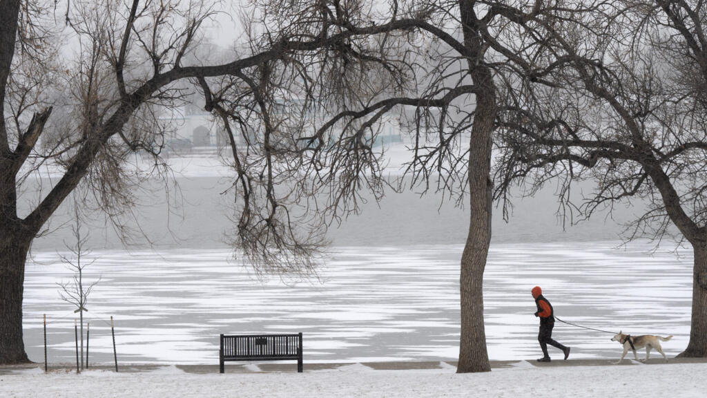 More than 8,000 flights cancelled as severe winter storm hits much of the US
