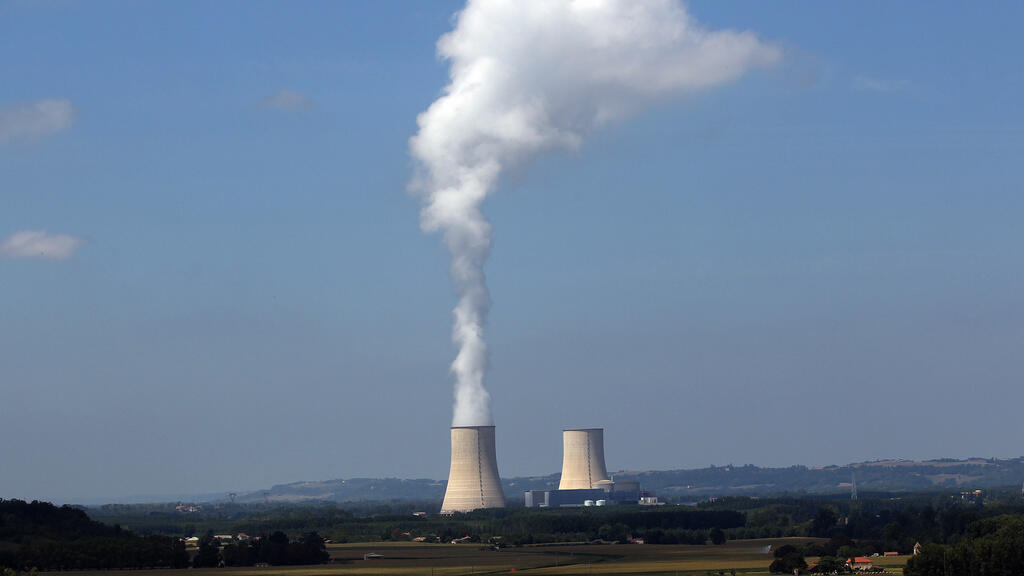 France temporarily shuts down three nuclear reactors over heatwave