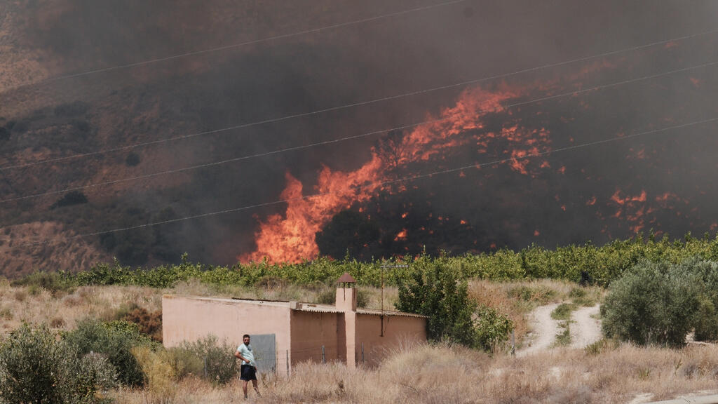Ten people missing amid Spanish wildfires