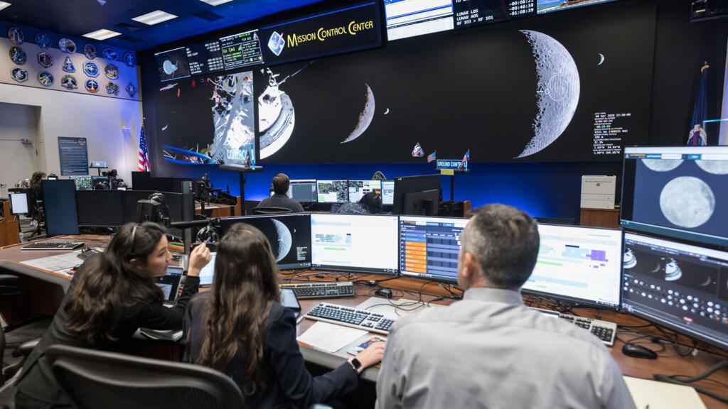 NASA robot rescue mission sets sights on a space telescope plummeting to Earth