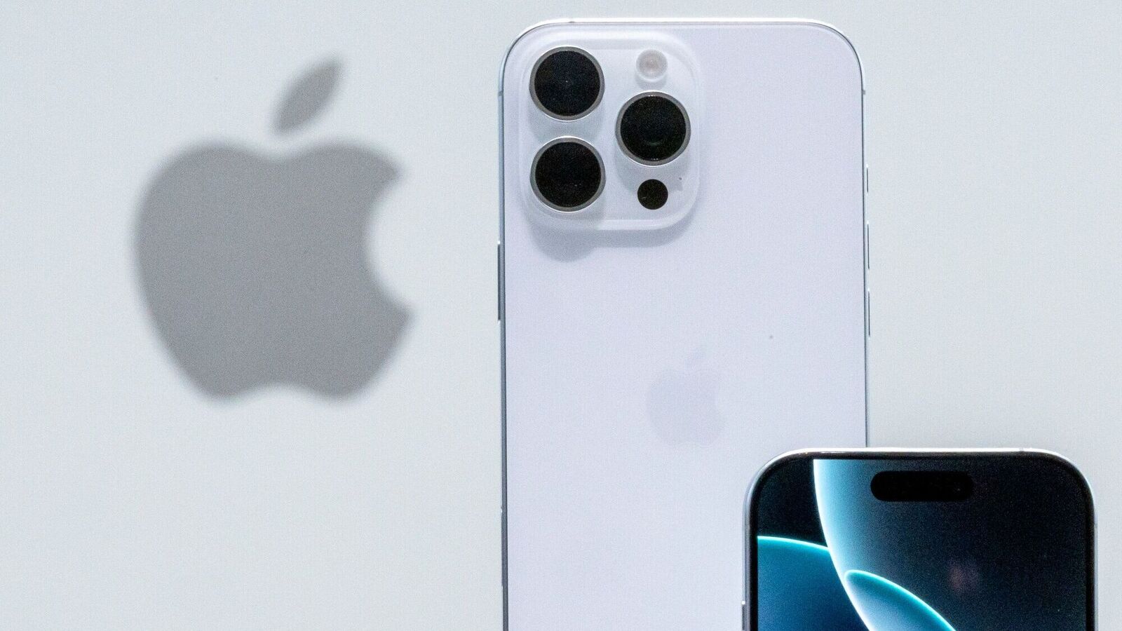 Flipkart Diwali bonanza: Apple iPhone 16 Pro now up to  ₹50,000 cheaper? 3 Reasons to buy in 2025