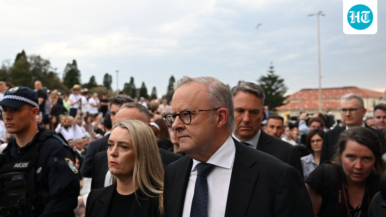 Australia’s prime minister gets booed in Bondi