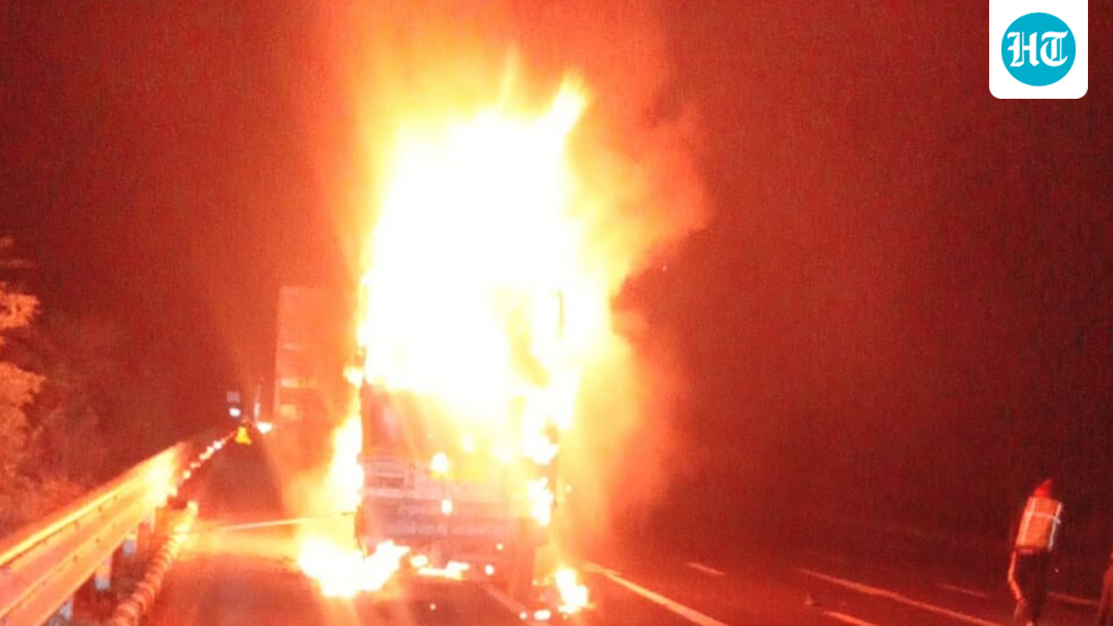 Three burnt alive in Delhi–Mumbai Expressway accident; one critical