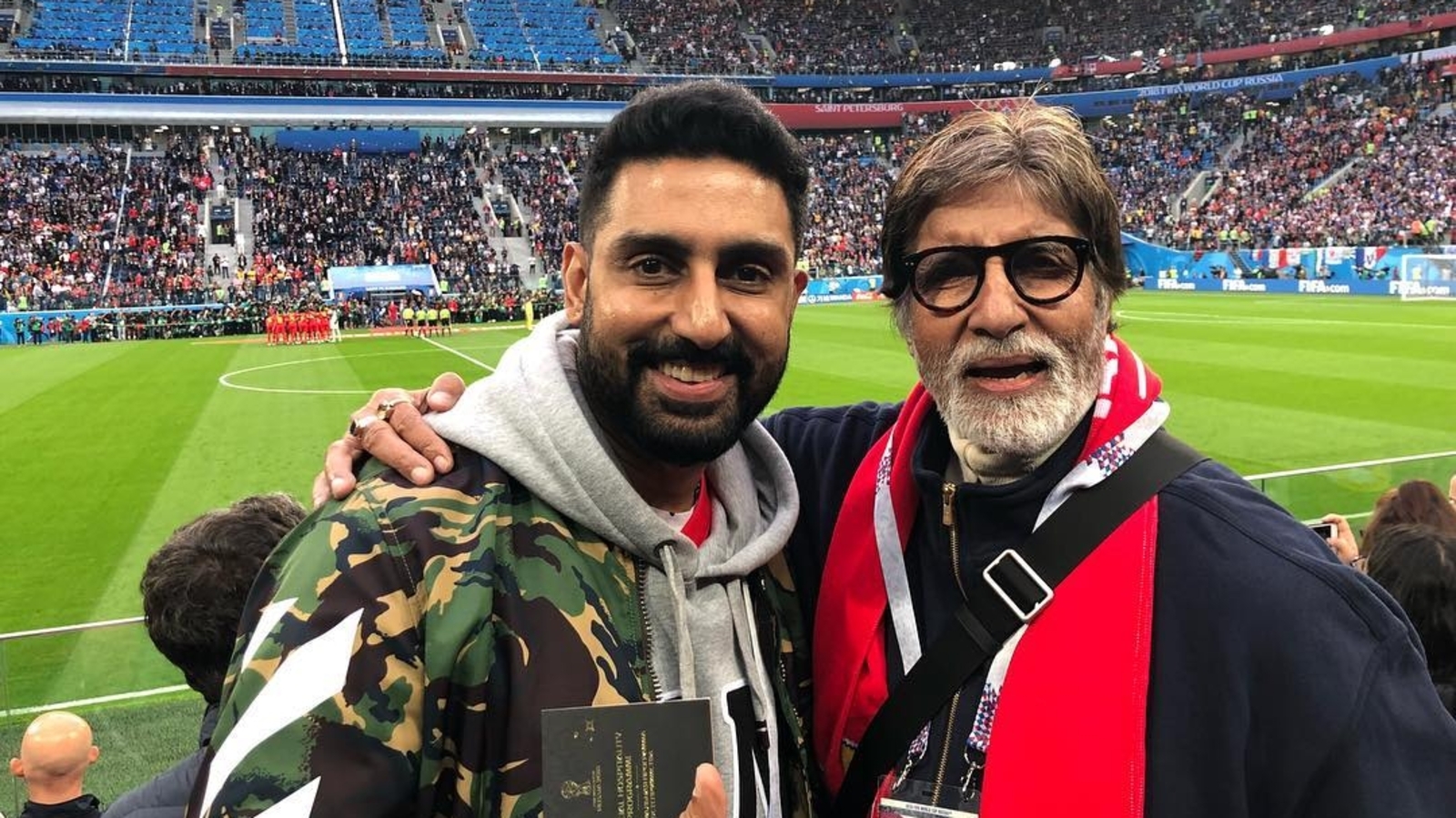 Amitabh Bachchan bows to son Abhishek Bachchan, praises him on completing 25 years in films: 'He is worthy of praise'