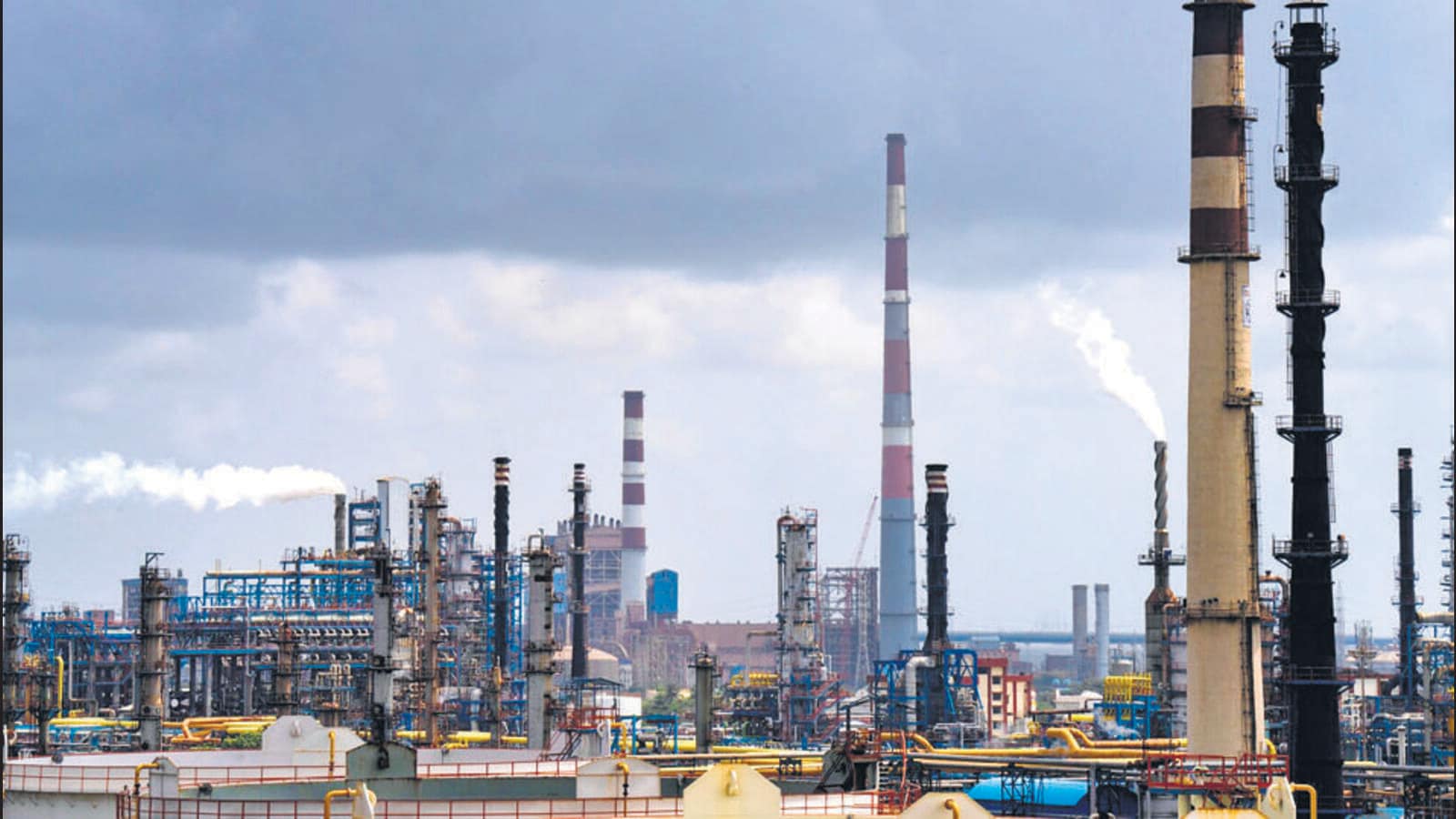 Indian oil refiners signal reduction in Russian oil imports: US lawmaker