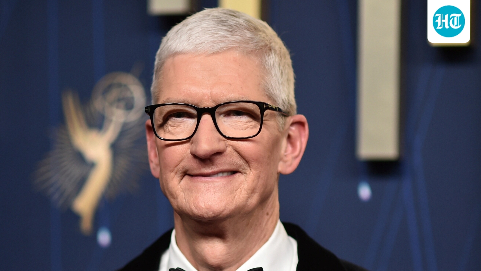 Read Tim Cook's full memo to Apple employees on stepping down as CEO