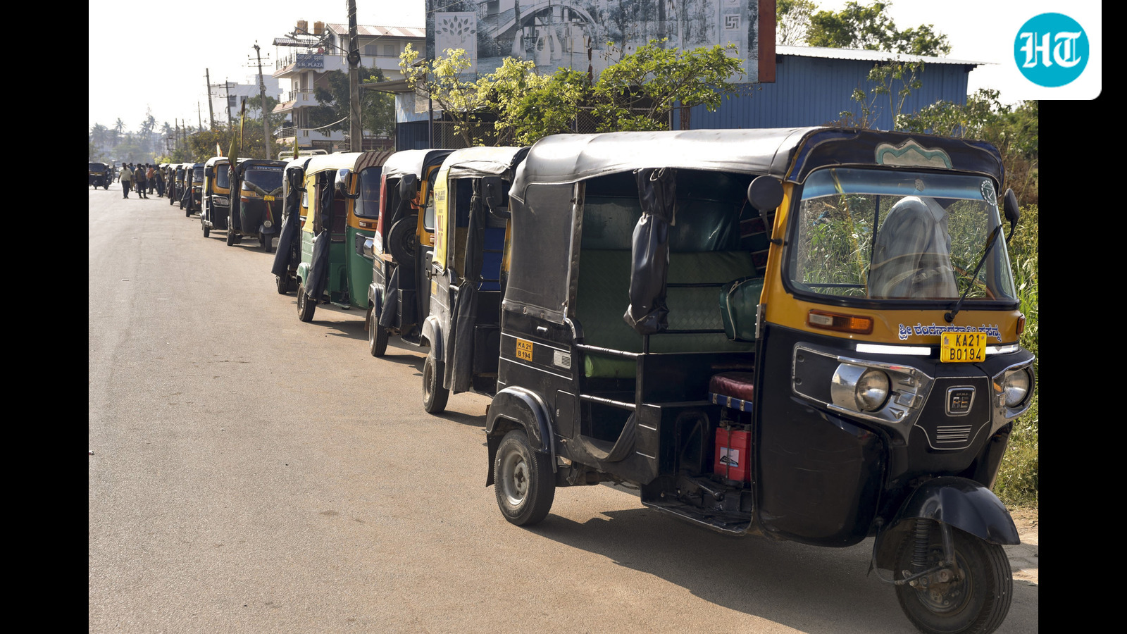 LPG shortage, fuel price hike hits autos, canteens in Bengaluru