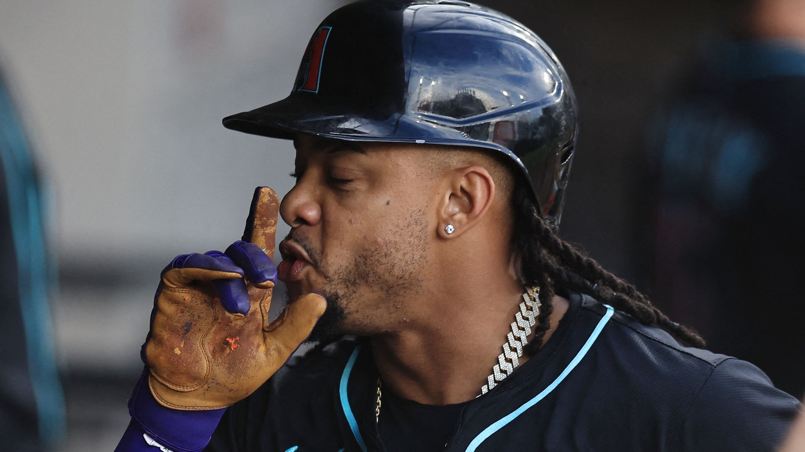 Ketel Marte breaks down in tears as Sox fan makes insensitive comment about late mother