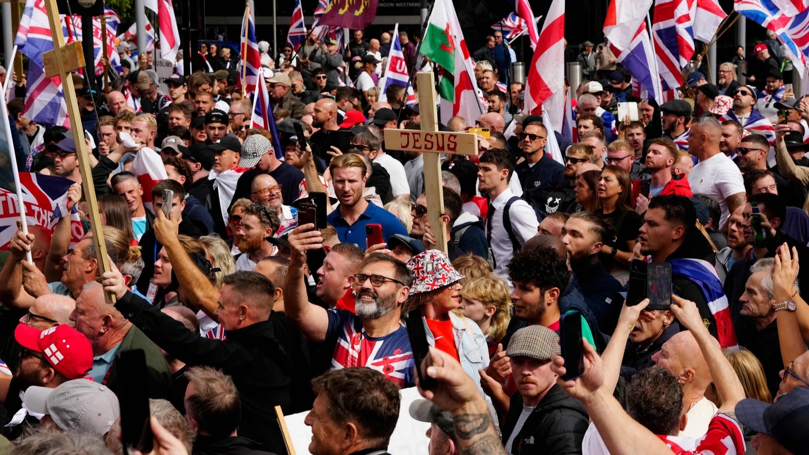 110,000 turn out for far-right rally in London