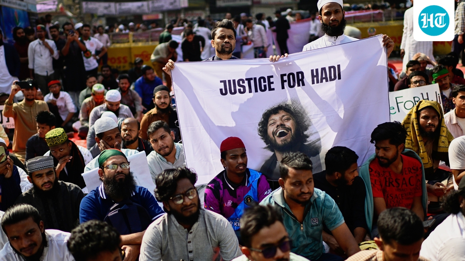 Inqilab Mancho protestors clash with Bangladesh police over Osman Hadi killing near Yunus' residence, 50 injured