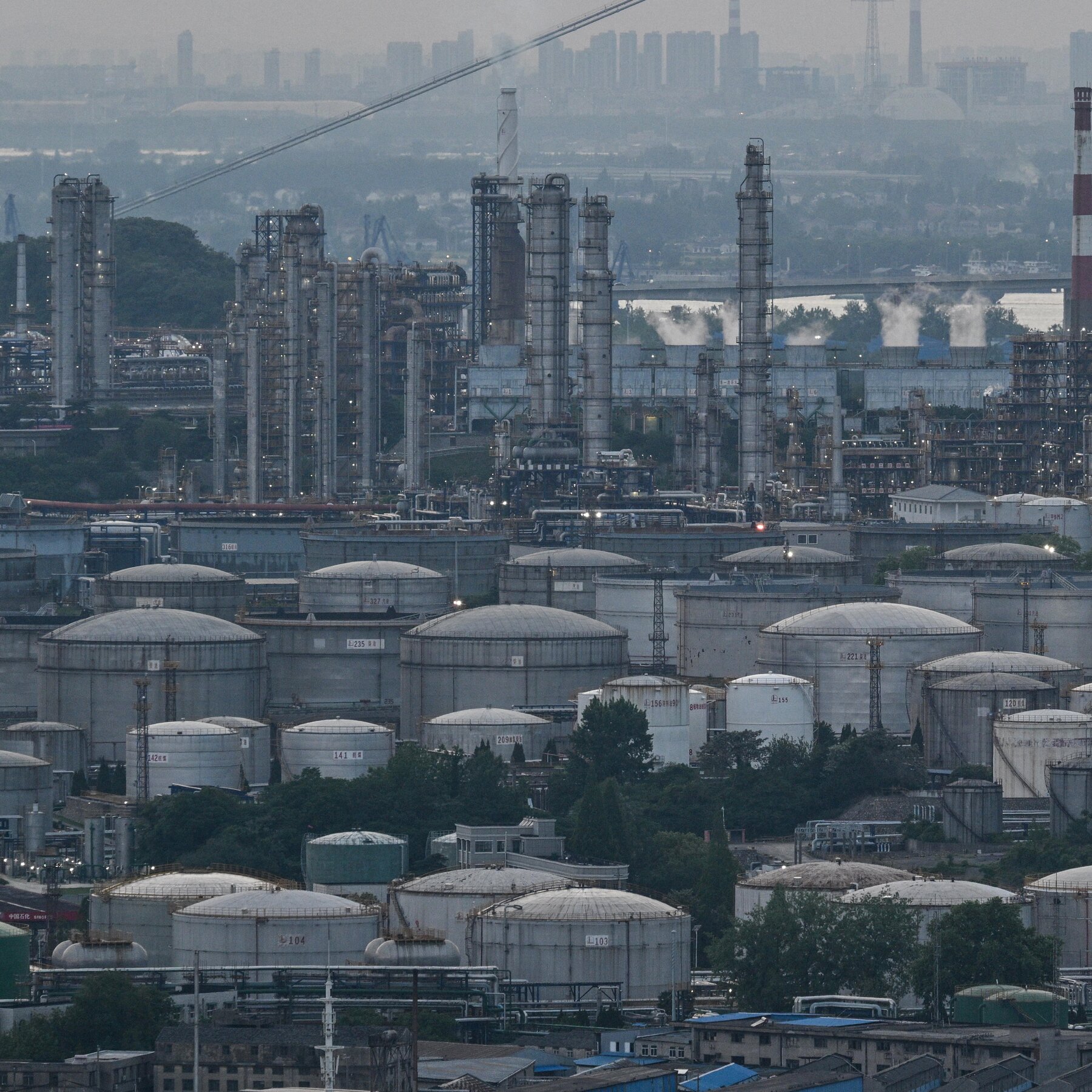While the World Scrambles for Oil, China Sits on Full Tanks