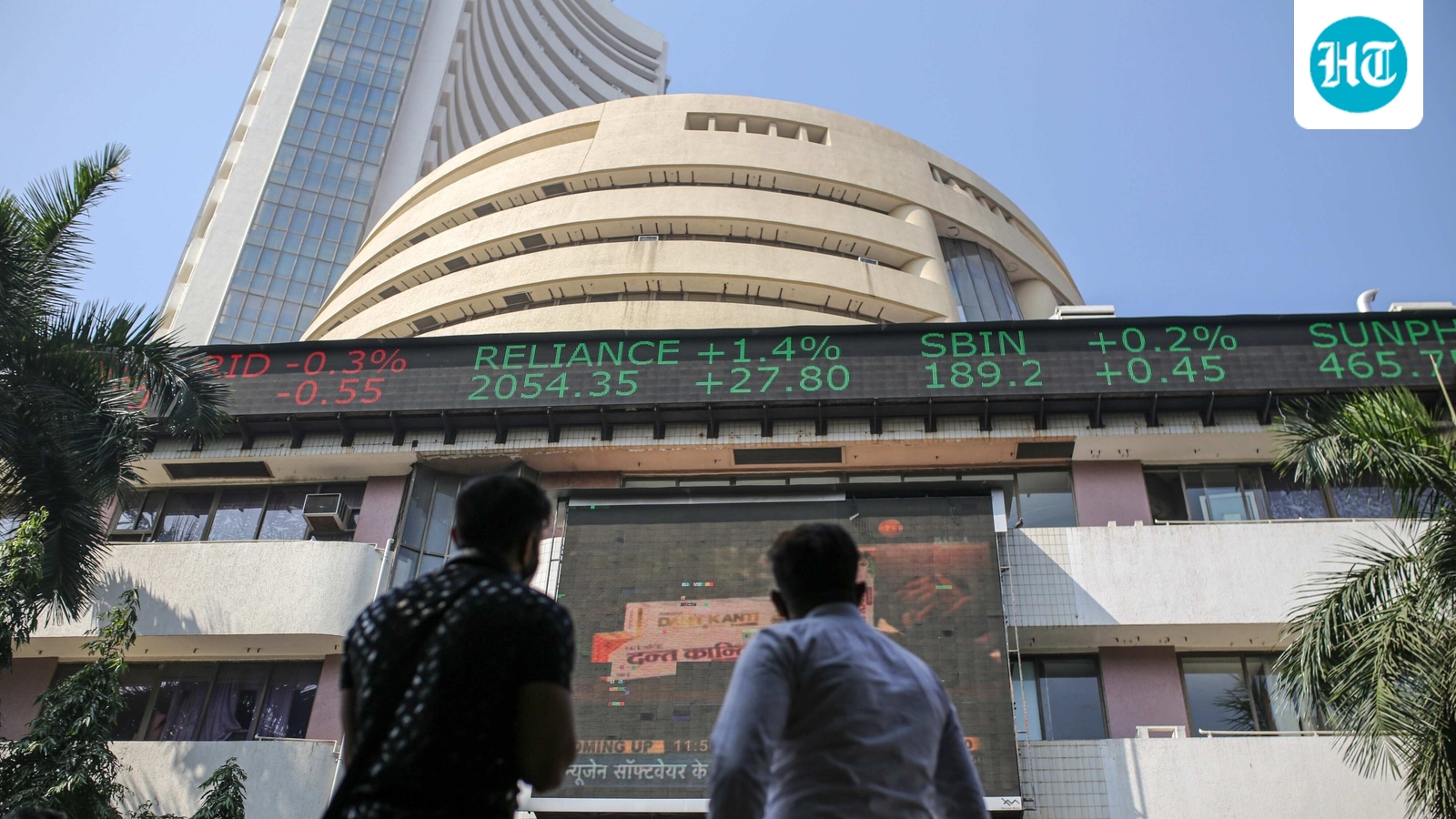 Indian shares log weekly losses hurt by oil surge, IT decline