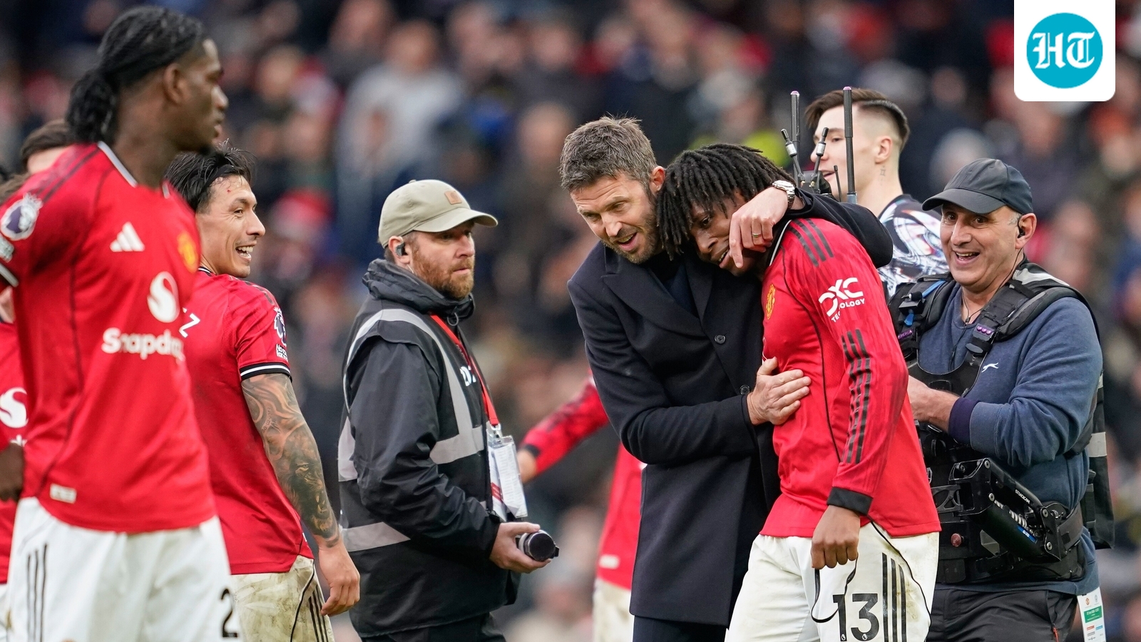 Michael Carrick's tenure starts off with bang; Manchester United stun Manchester City in Premier League