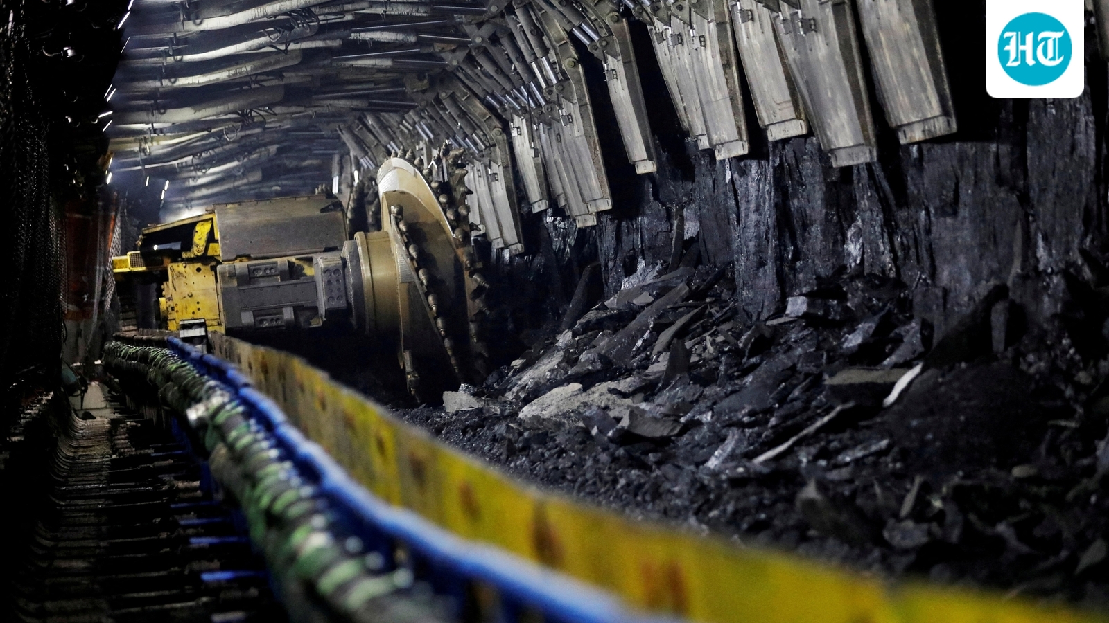 Carbon monoxide breach leaves four dead in China coal mine, 90 workers still trapped