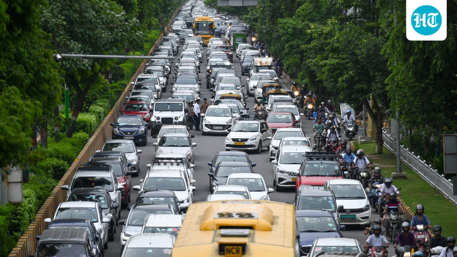 Supreme Court directs states to ensure transport vehicles install tracking devices and emergency buttons