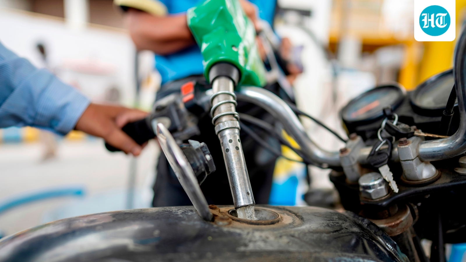 Kolkata fuel price today: Petrol prices rises to  ₹ ₹108.74 per litre, diesel priced at  ₹95.13per litre
