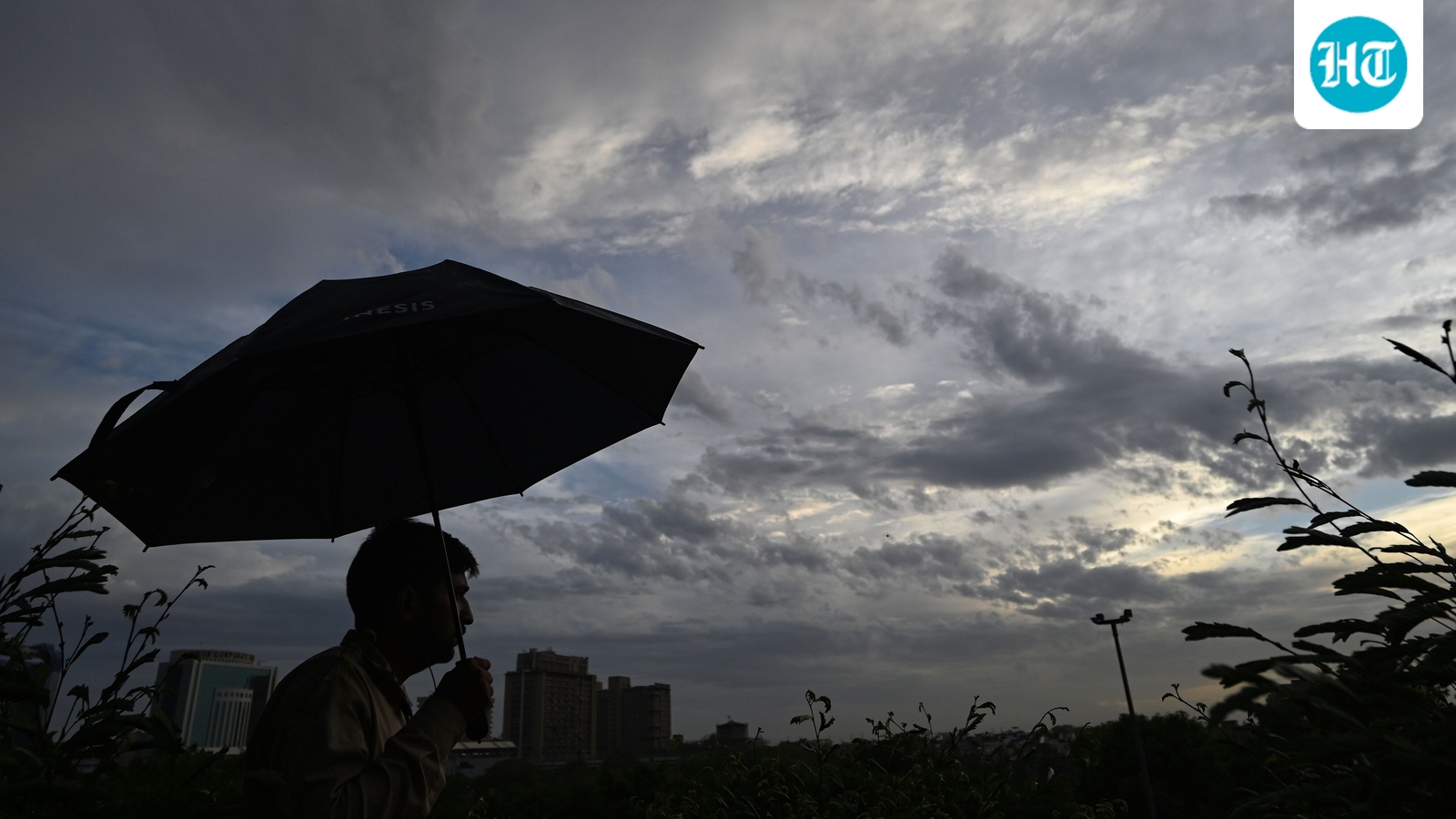 Delhi records 38.5°C, IMD forecasts rain and thunderstorms on Monday