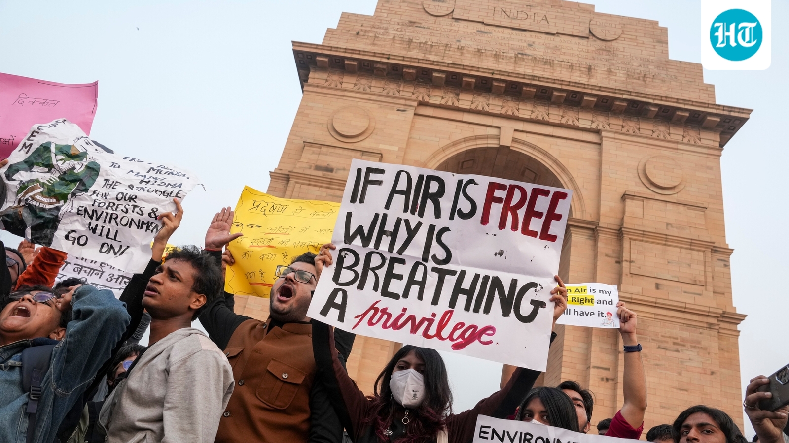 Chilli spray, 22 arrests: How Delhi pollution protests unfolded at India Gate