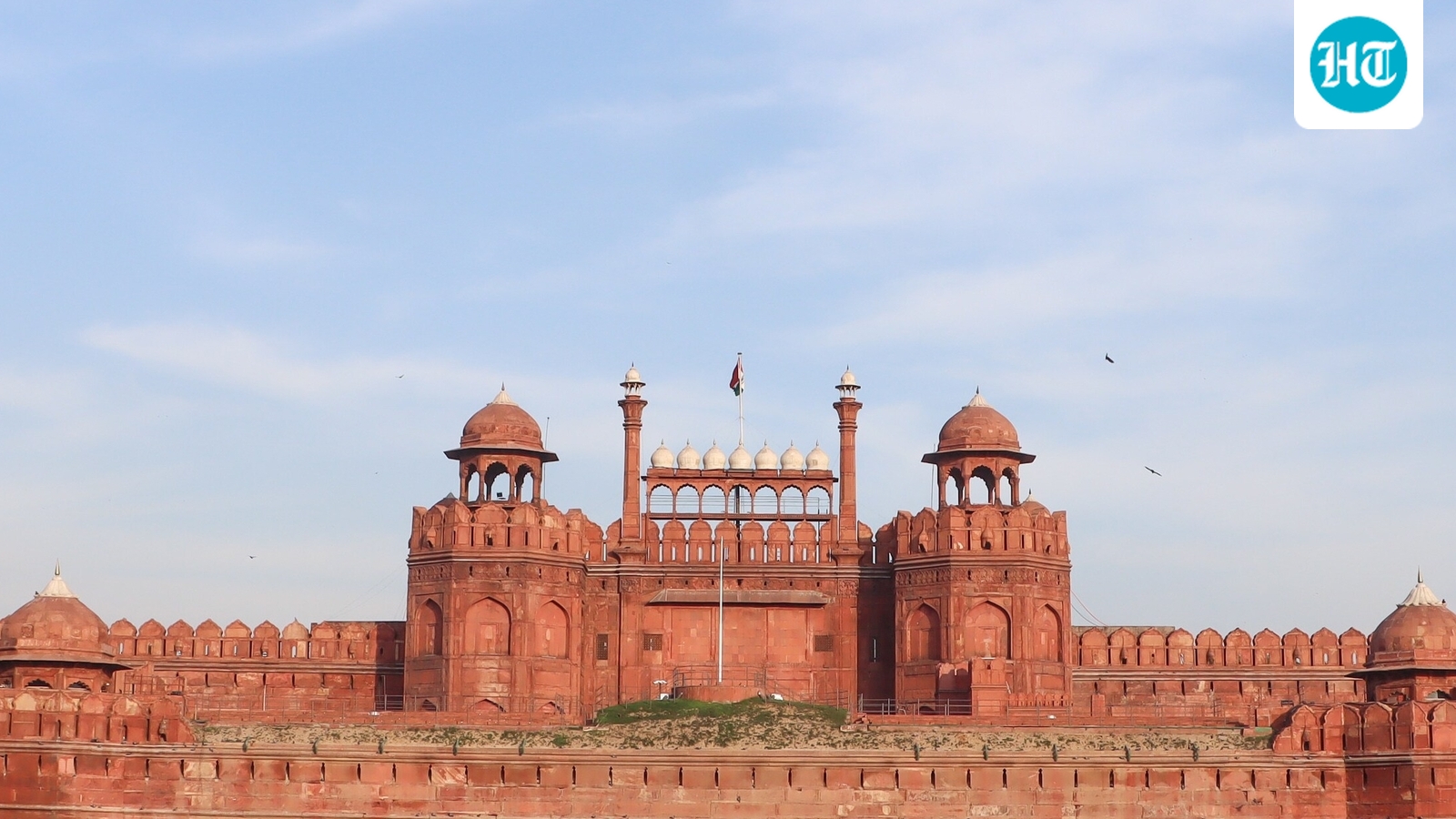 The chill is gone: Delhi temperature hits its earliest 30°C in 5 years, light rain expected on Wednesday