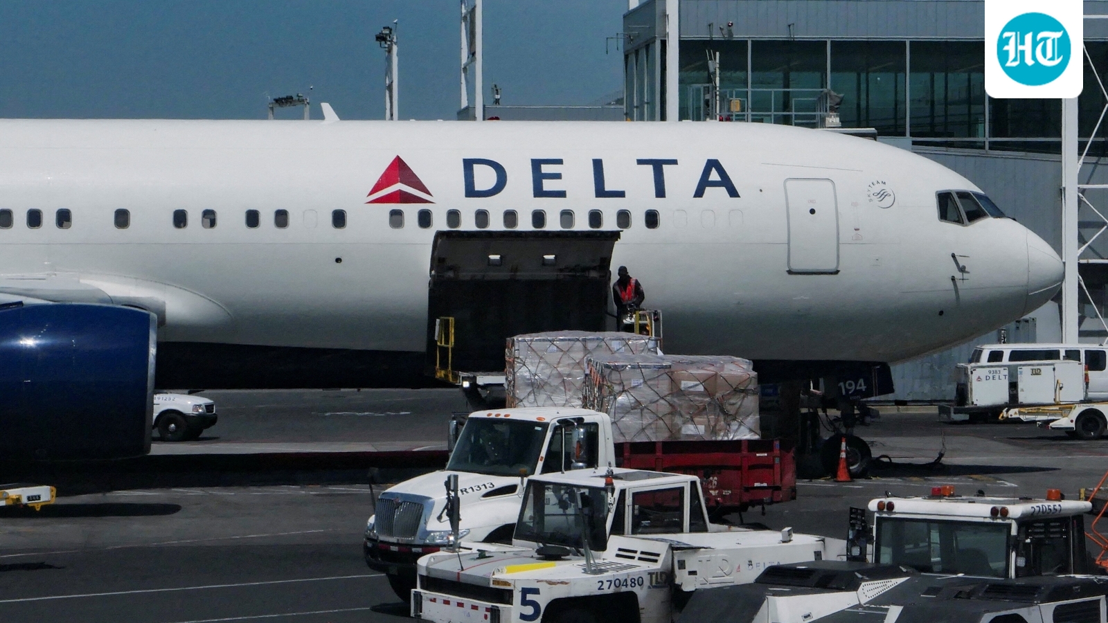 Delta flight attendants shed light on new snacks policy with a warning: ‘No hard time…’