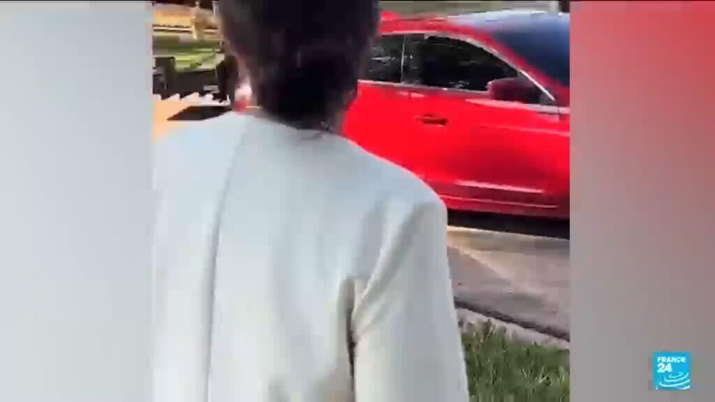 USA: An Illinois senator goes viral after confronting masked ICE agents