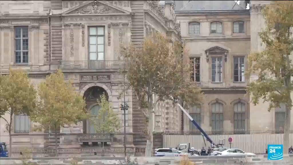 Paris: Two more charged over Louvre jewellery heist