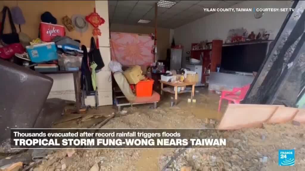 Tropical storm nears Taiwan, thousands evacuated