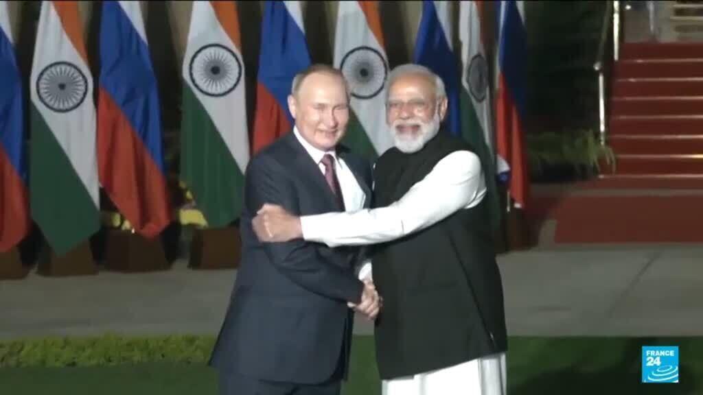 Putin visits India to revive oil and arms trade